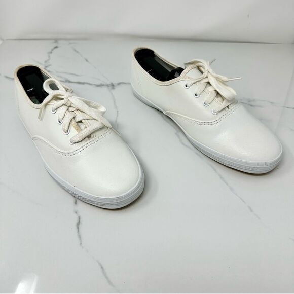 Doc’s Wide Width Walking Shoes- Size 8 - Picture 1 of 13